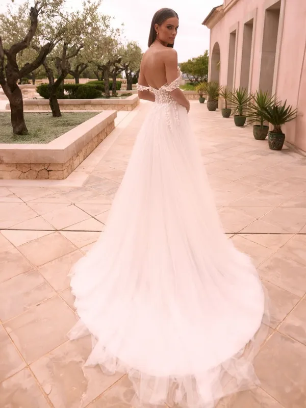 undefined Brautkleid Kollektion