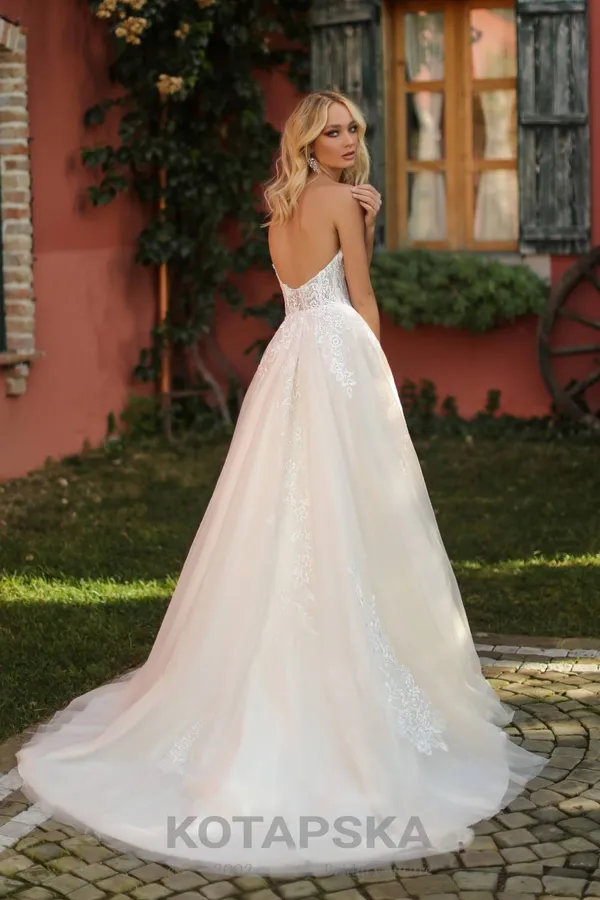 undefined Brautkleid Kollektion