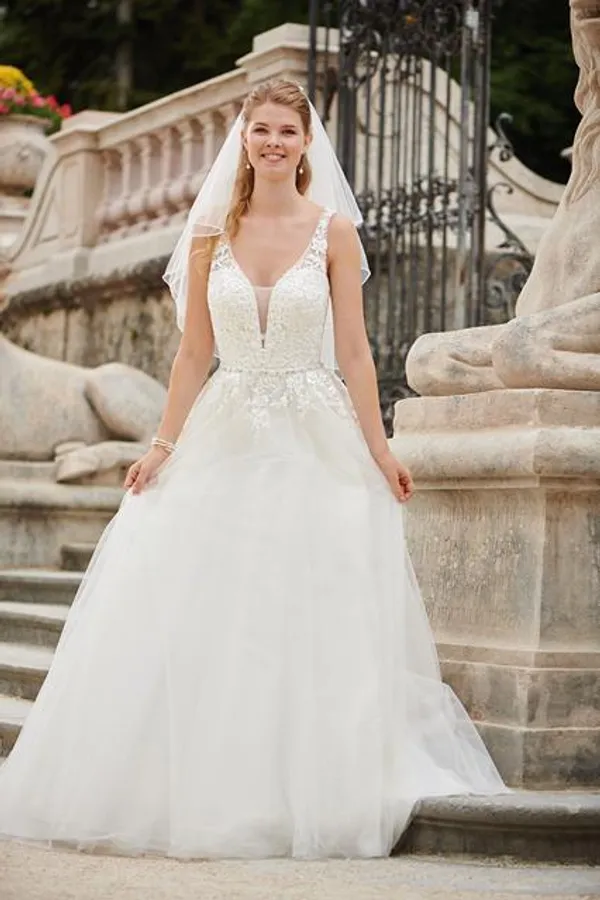 undefined Brautkleid Kollektion