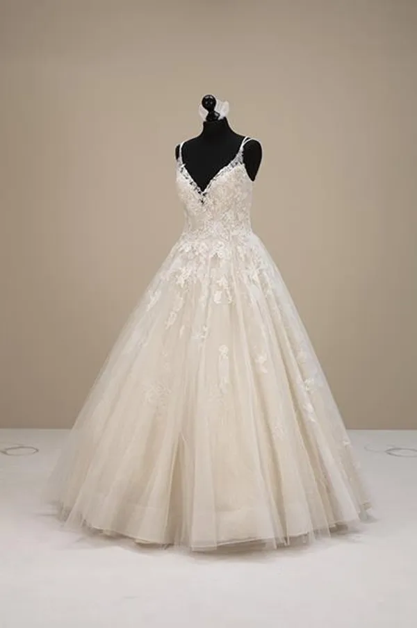 undefined Brautkleid Kollektion