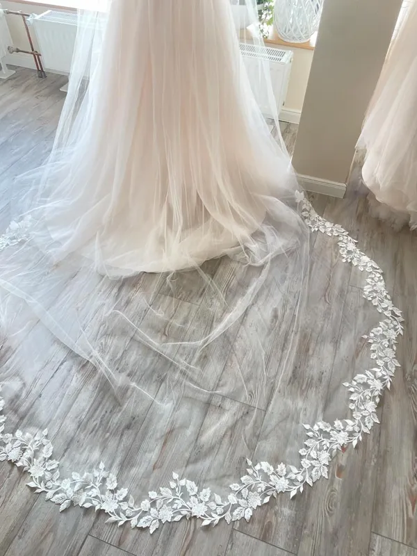 undefined Brautkleid Kollektion