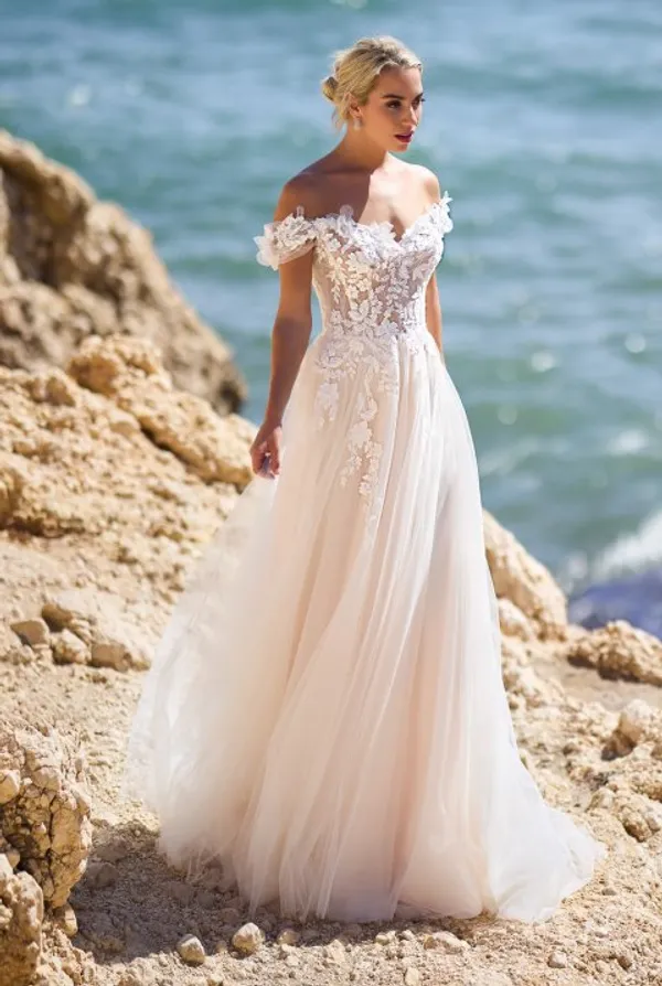 undefined Brautkleid Kollektion