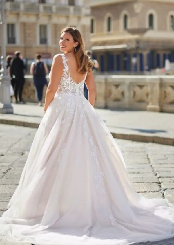 undefined Brautkleid Kollektion